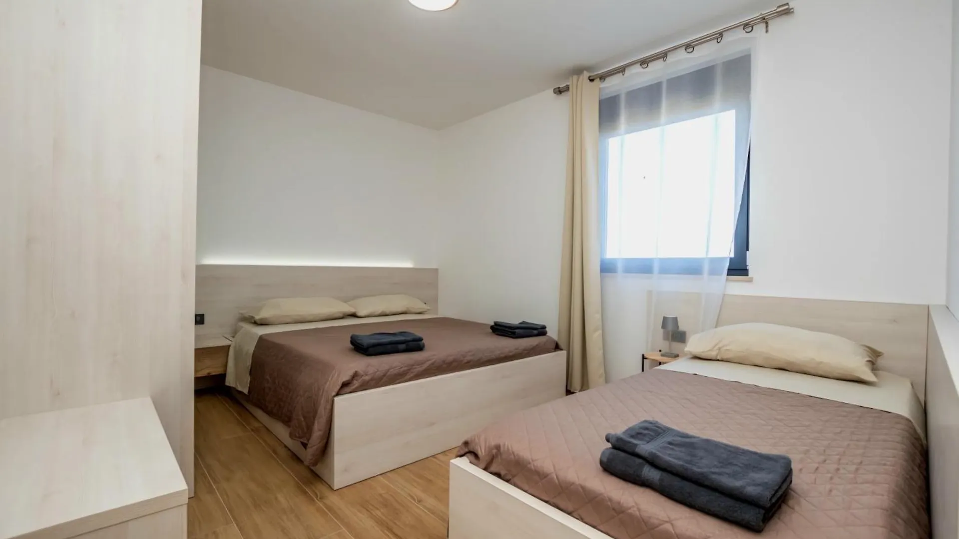Apartments Karin Murine 0*,  Croatia