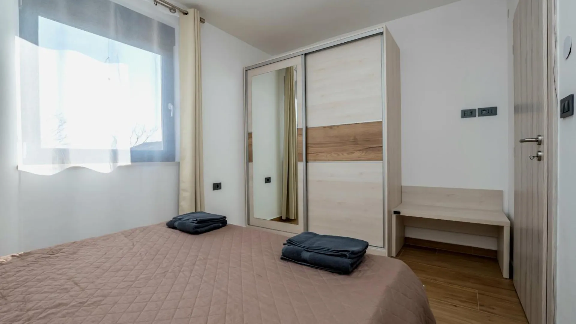 Apartments Karin Murine 0*,  Croatia